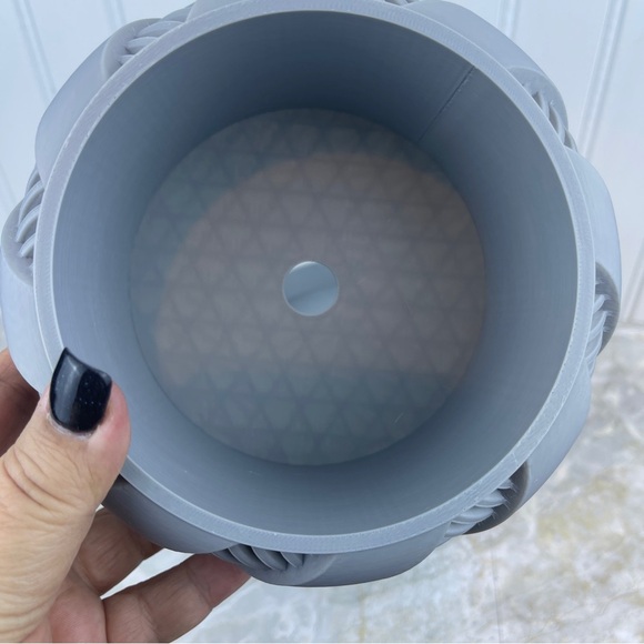 Indoor Flower Pot, The Brimo Planter with Drainage Holes, Saucer and Stand - Picture 5 of 10